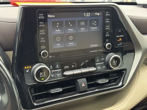 Used 2021 Toyota Highlander XLE image 29