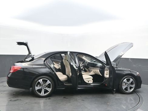 Used 2020 Mercedes-Benz E 350 E 350 w/ Parking Assistance Package image 33