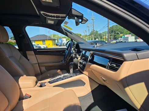Used 2021 Porsche Macan AWD/4WD image 19