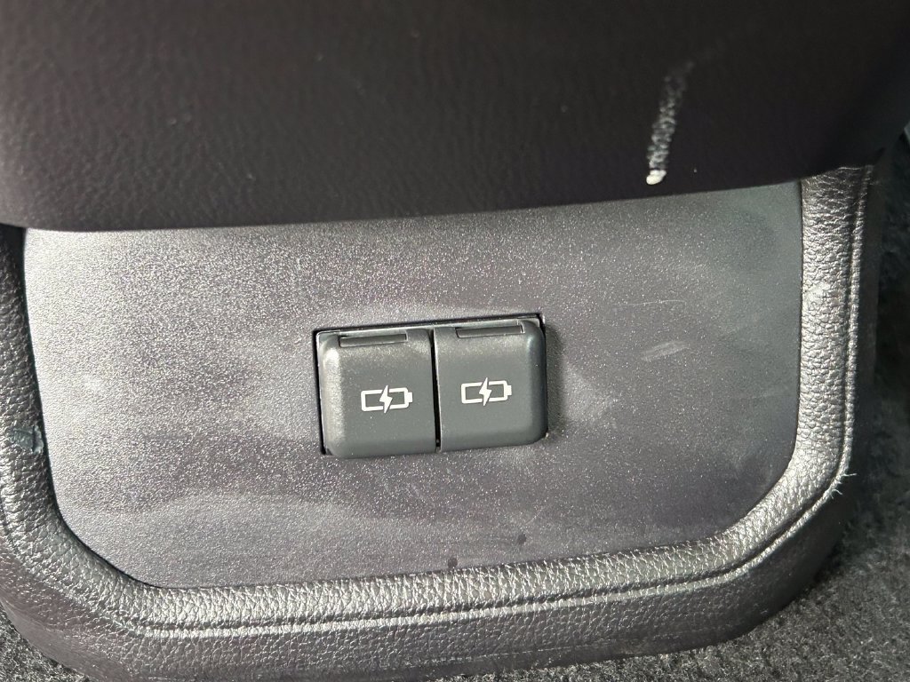 Used 2025 Toyota Highlander XLE FWD image 25