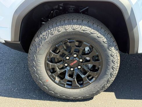 New 2026 GMC Canyon Elevation w/ Convenience Package image 10