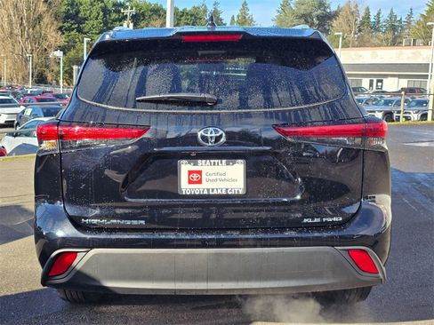 Certified 2022 Toyota Highlander XLE image 6