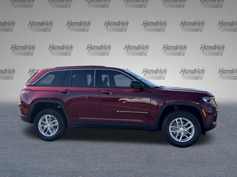 New 2025 Jeep Grand Cherokee Laredo image 9
