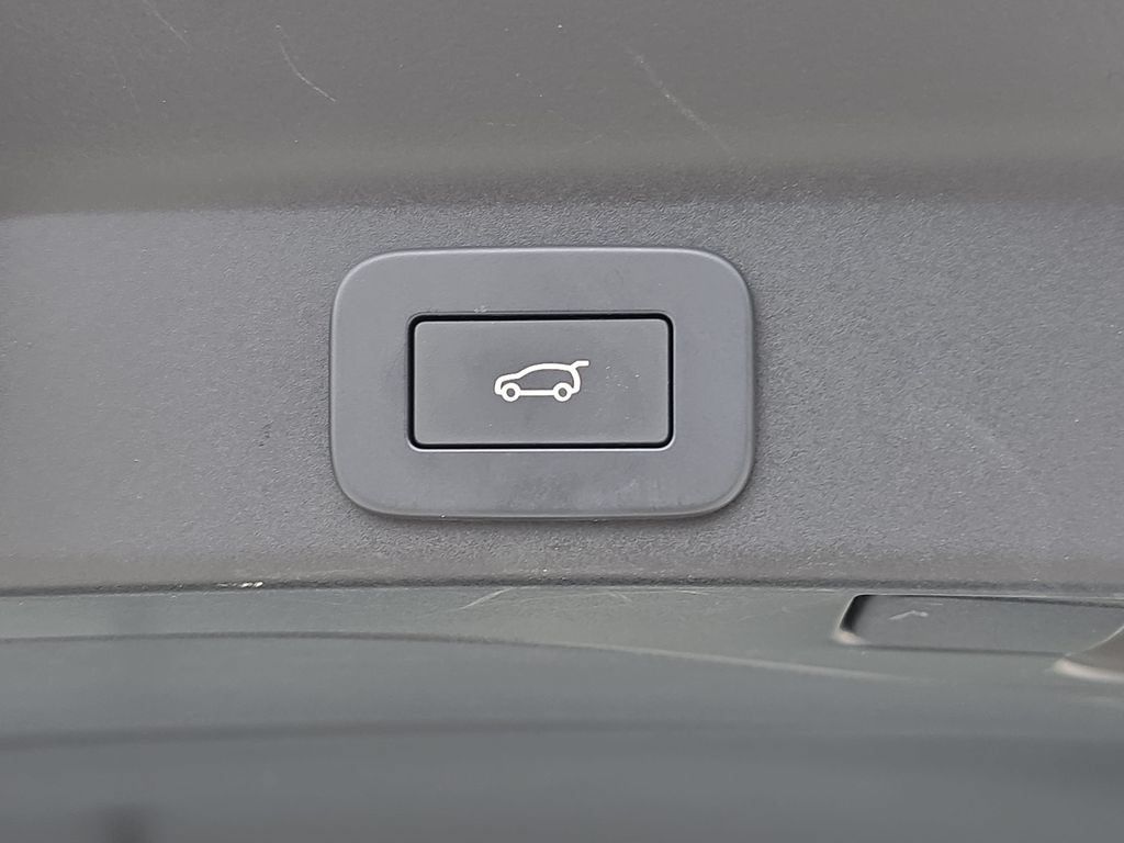 Used 2025 Jaguar F-PACE R-Dynamic S AWD/4WD image 13
