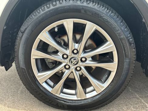 Used 2018 Toyota RAV4 Limited FWD image 29
