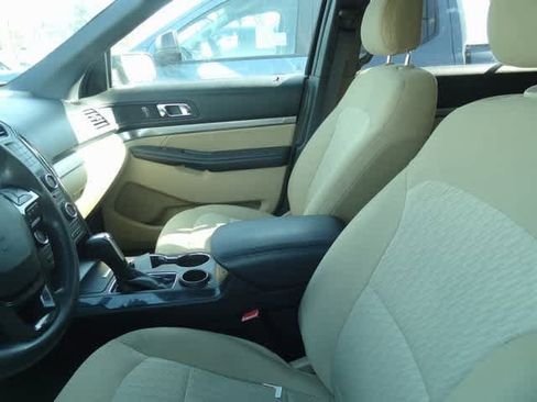 Used 2017 Ford Explorer FWD image 8