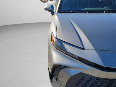 Used 2025 Toyota Camry SE image 13