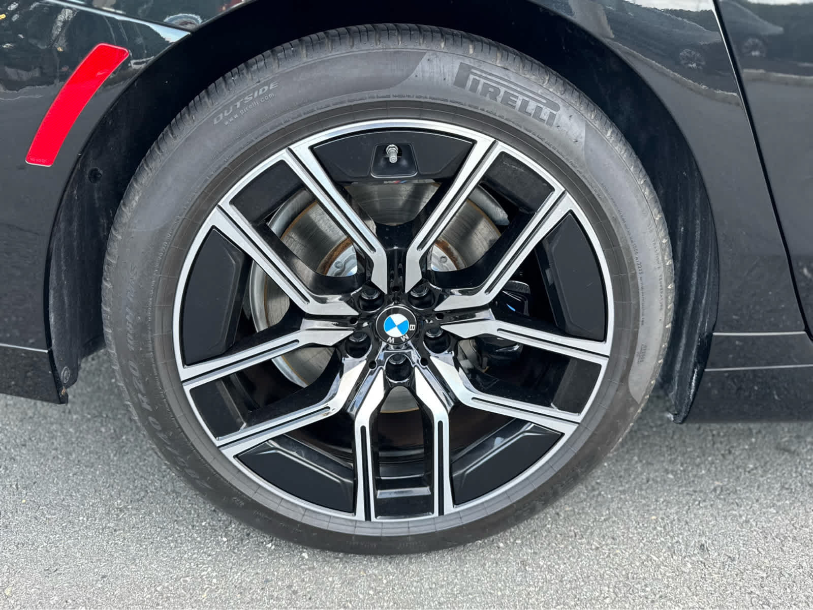 Used 2024 BMW 740i xDrive w/ M Sport Professional Package AWD/4WD image 33