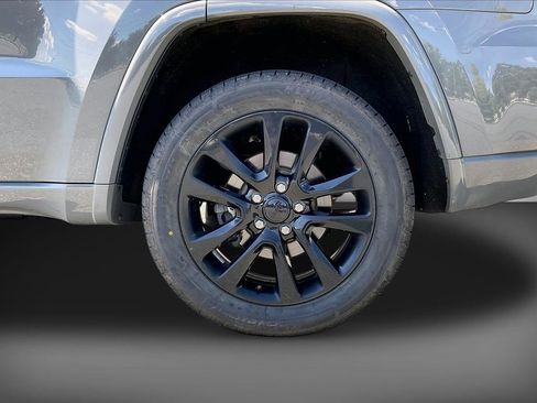 Used 2019 Jeep Grand Cherokee Altitude AWD/4WD image 35