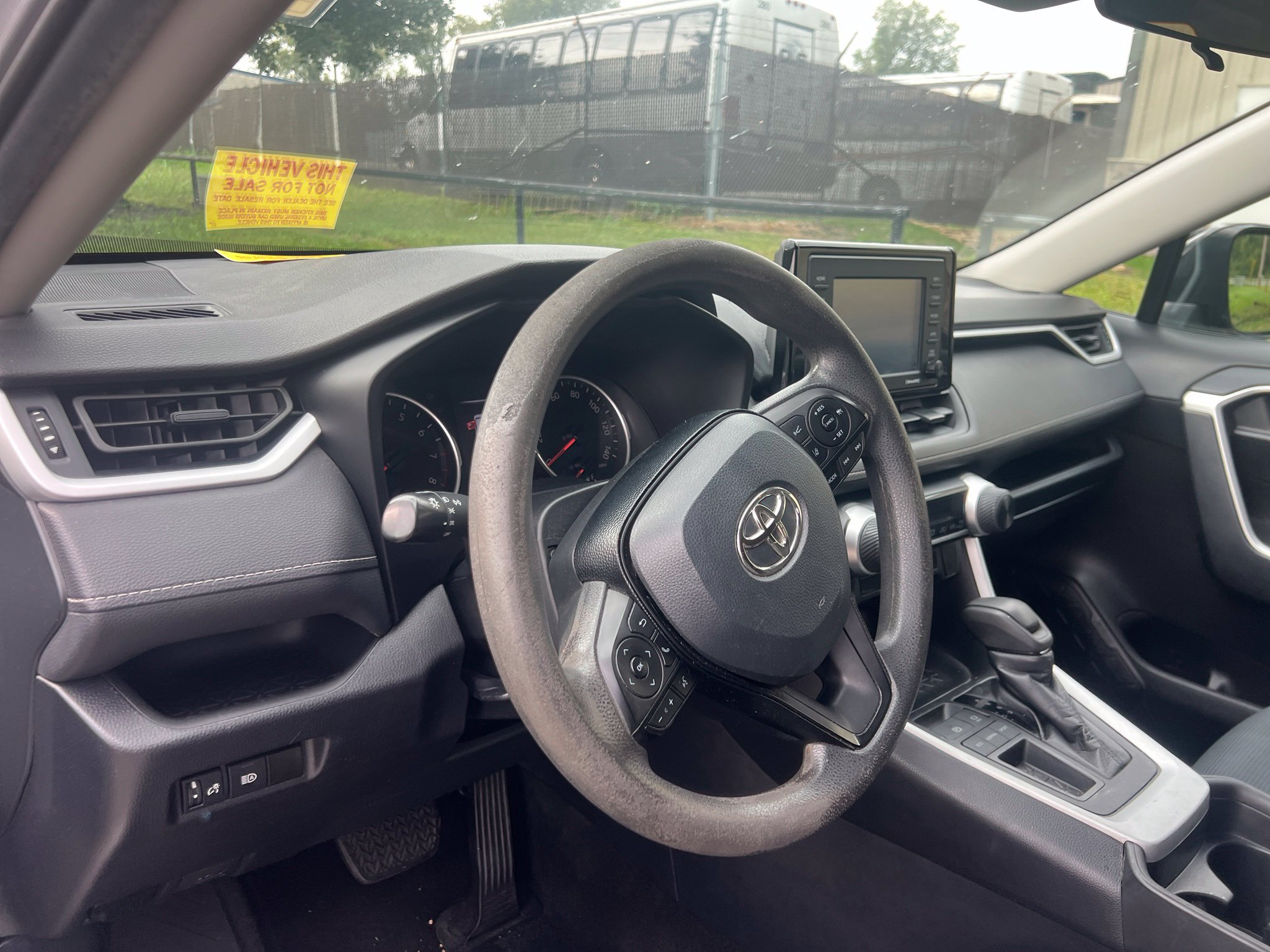Used 2021 Toyota RAV4 LE FWD image 11