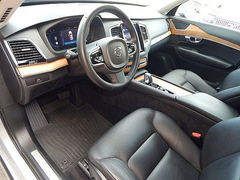 Certified 2024 Volvo XC90 B6 Plus w/ Protection Package Premier image 16