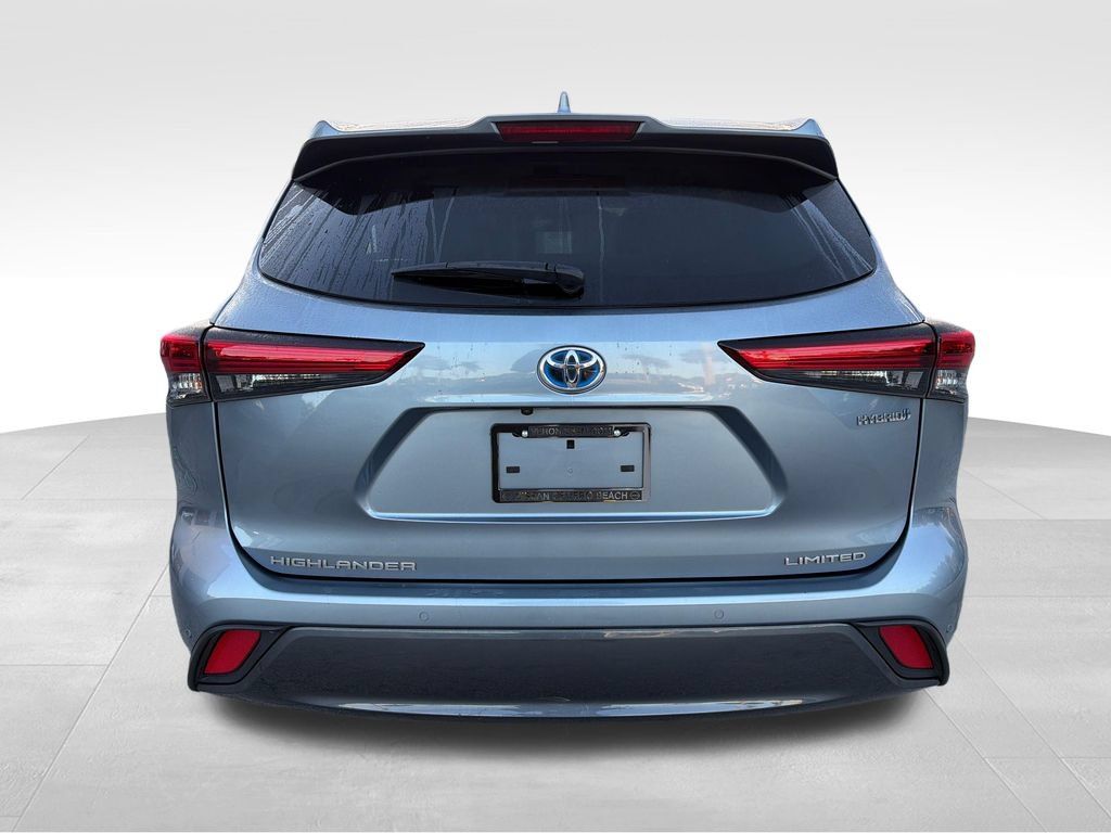 Used 2023 Toyota Highlander Limited FWD image 6