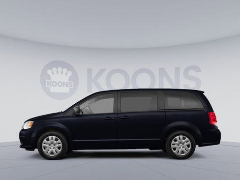Used 2019 Dodge Grand Caravan SE w/ UConnect Hands-Free Group image 2