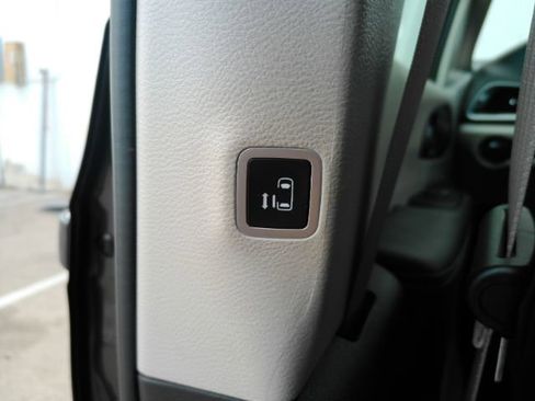 Used 2023 Chrysler Voyager LX image 28