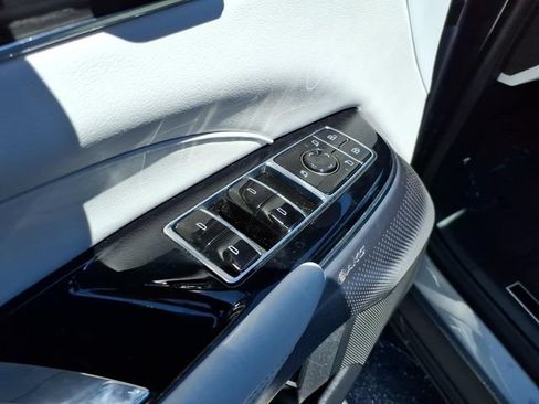 Used 2023 Cadillac Lyriq 2WD image 27