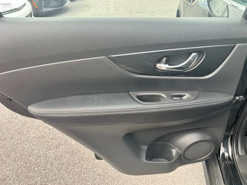 Used 2018 Nissan Rogue S image 13