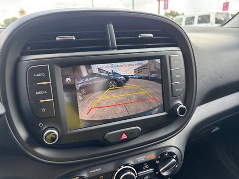 Used 2025 Kia Soul LX w/ LX Technology Package FWD image 22