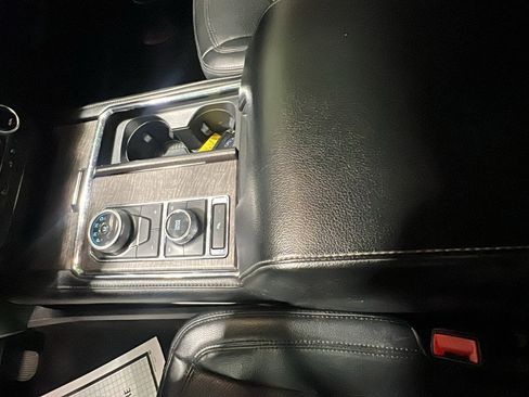 Used 2021 Ford Expedition Max Limited image 11