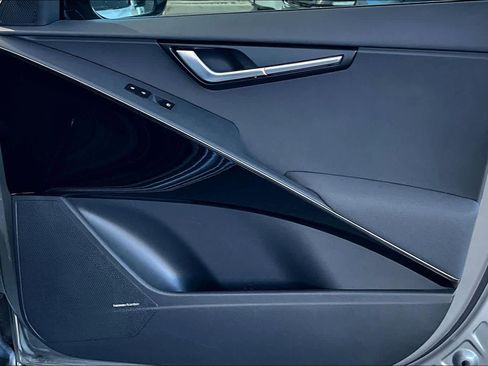 Used 2023 Kia Niro SX image 22