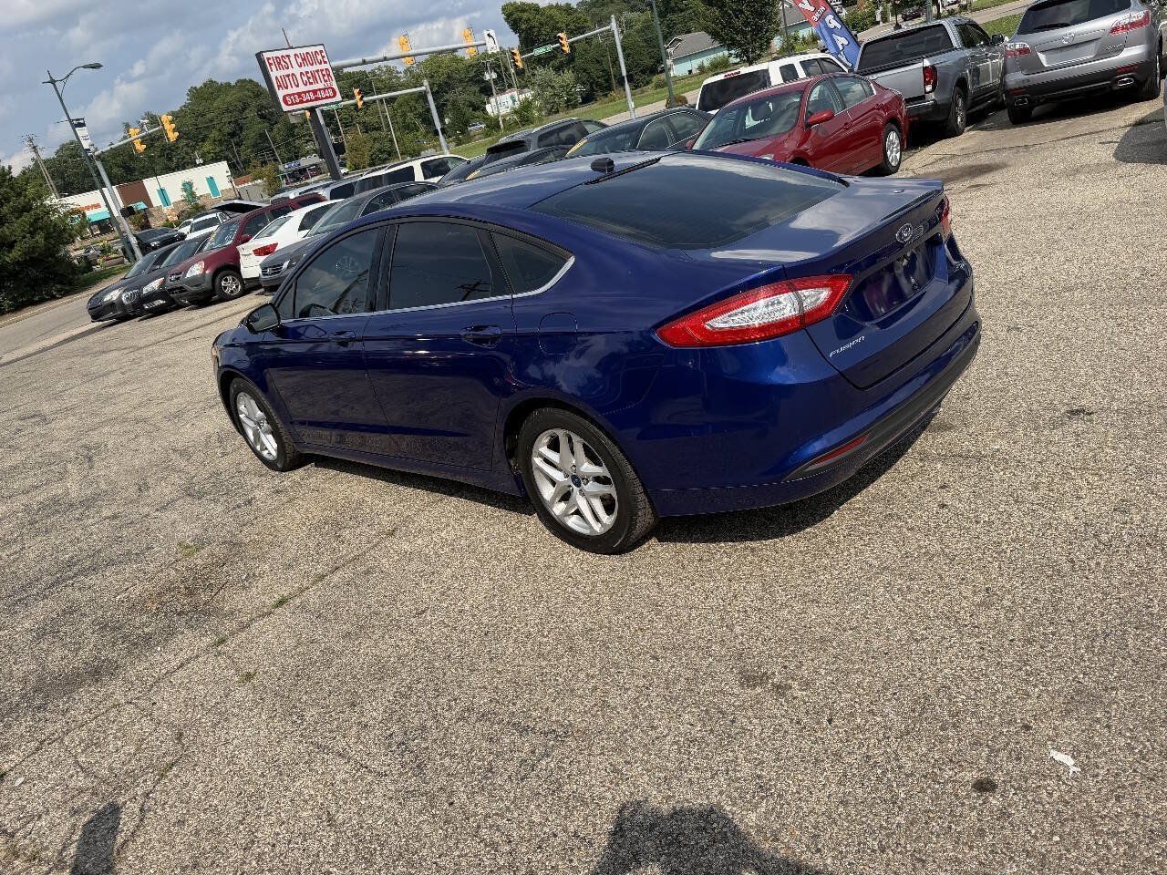 Used 2015 Ford Fusion SE FWD image 2