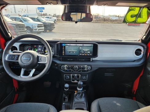 Used 2025 Jeep Wrangler Sahara image 20