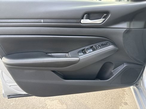 Used 2024 Nissan Altima 2.5 SV image 15