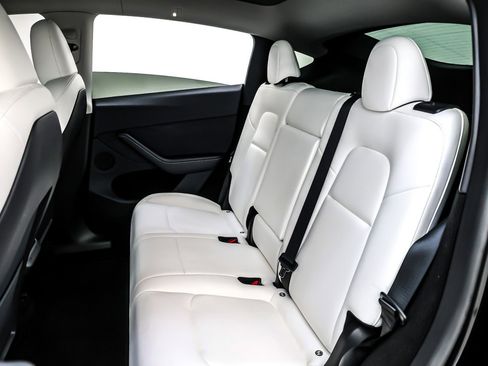 Used 2023 Tesla Model Y Long Range image 8