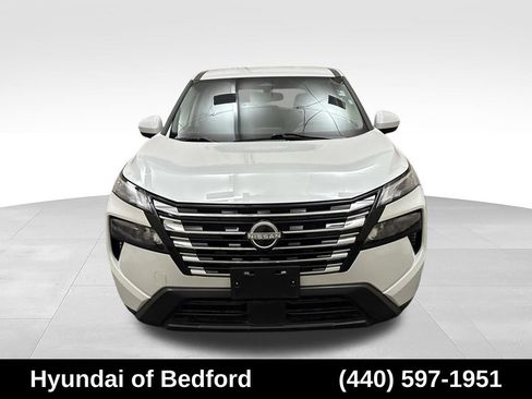Used 2024 Nissan Rogue SV AWD/4WD image 2