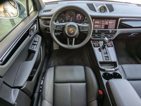 Used 2025 Porsche Macan image 15