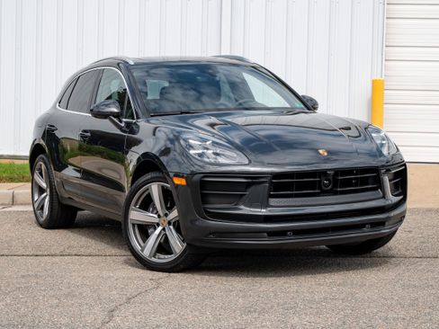 Used 2024 Porsche Macan image 9