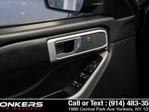 Used 2022 Ford Explorer XLT w/ Equipment Group 202A AWD/4WD image 28