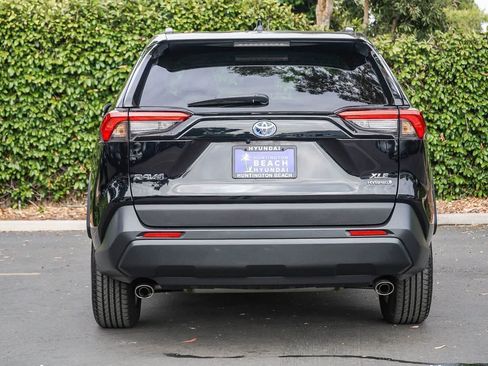 Used 2022 Toyota RAV4 XLE AWD/4WD image 5