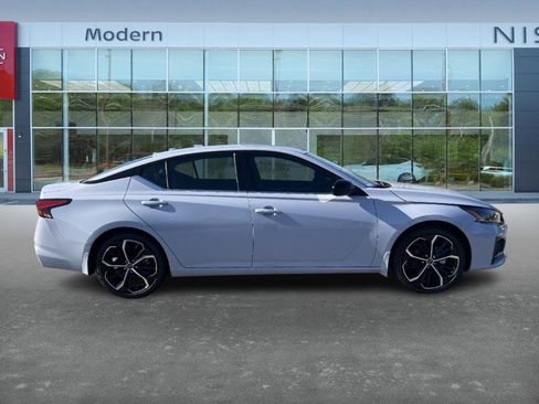 New 2025 Nissan Altima 2.5 SR image 4