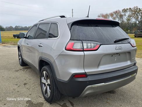 Used 2019 Jeep Cherokee Limited image 3