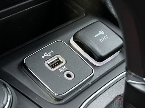 Used 2022 Jeep Cherokee Trailhawk w/ Comfort/Convenience Group image 29