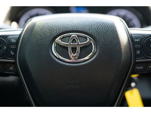 Used 2022 Toyota Camry SE FWD image 4
