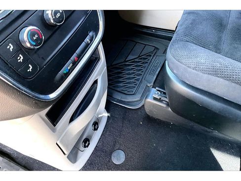 Used 2018 Dodge Grand Caravan w/ UConnect Hands-Free Group image 14