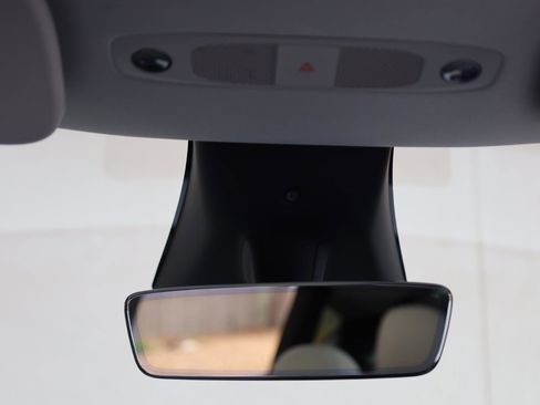 Used 2024 Tesla Model Y Long Range RWD image 37
