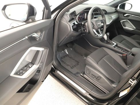 New 2025 Audi Q3 2.0T Premium image 14