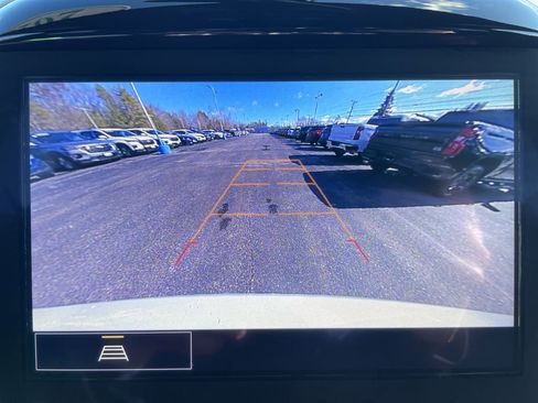 Used 2023 Chevrolet Traverse LT image 23