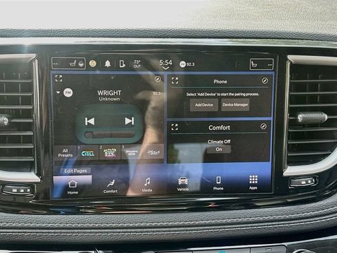 Used 2022 Chrysler Pacifica Touring-L AWD/4WD image 15