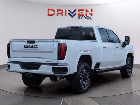 Used 2024 GMC Sierra 3500 Denali Ultimate AWD/4WD image 5