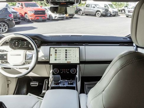 Used 2023 Land Rover Range Rover SE AWD/4WD image 7