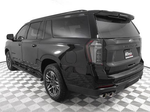 Used 2025 Chevrolet Suburban Z71 w/ Z71 Off-Road Package AWD/4WD image 6