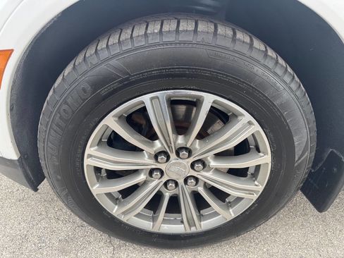 Used 2017 Cadillac XT5 Luxury w/ Driver Awareness Package image 28