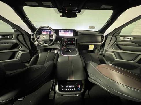 New 2025 Nissan Armada SL image 7