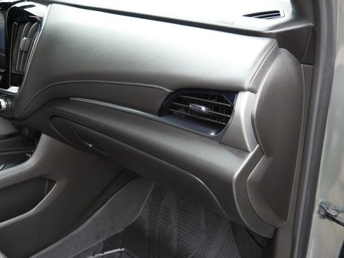 Used 2023 Chevrolet Traverse LT FWD image 11
