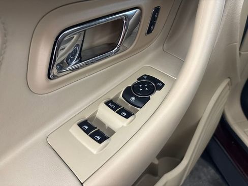 Used 2018 Ford Taurus SEL image 15