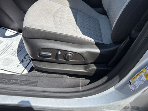 Used 2022 Chevrolet Equinox LT image 11