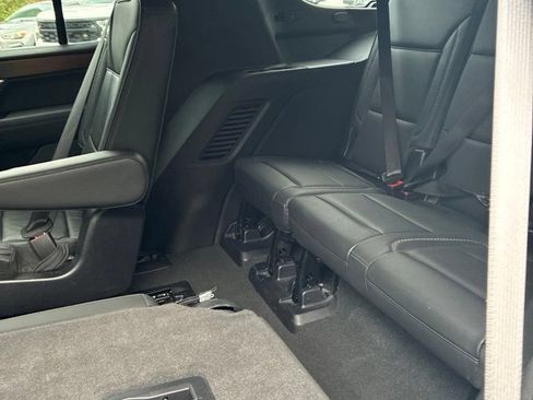 Used 2025 GMC Yukon Denali AWD/4WD image 11